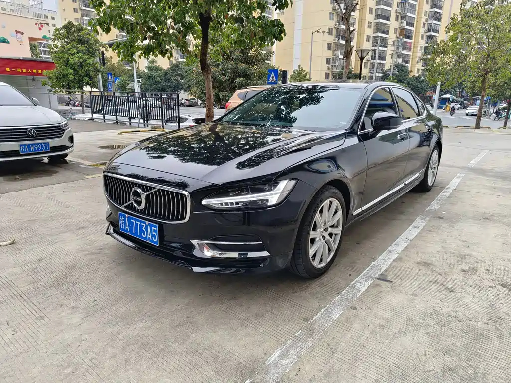 VOLVO S90 2019