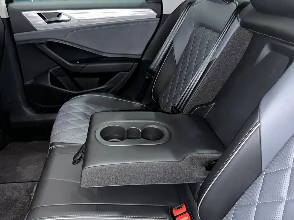 VOLKSWAGEN SAGITAR 2023