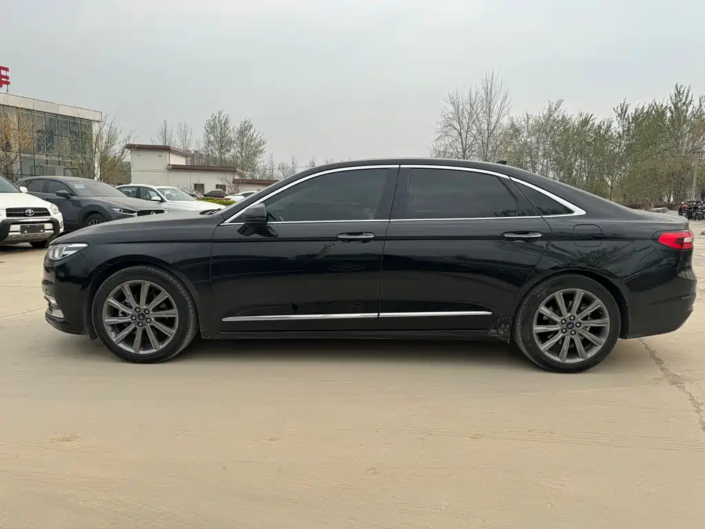 FORD TAURUS 2021