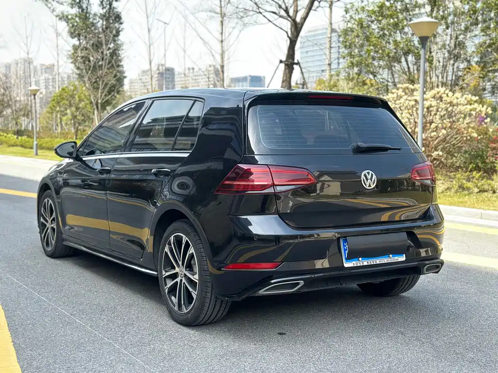 VOLKSWAGEN GOLF 2018