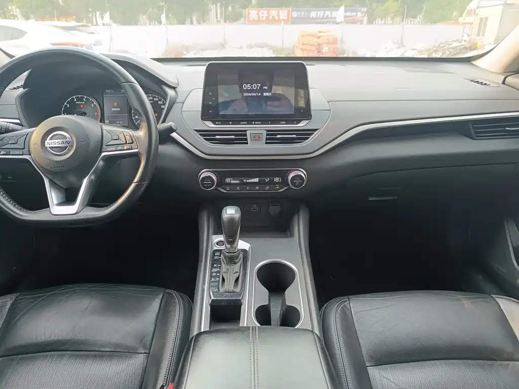 NISSAN TEANA 2020