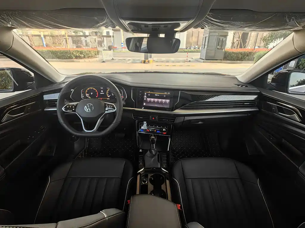 VOLKSWAGEN PASSAT 2023