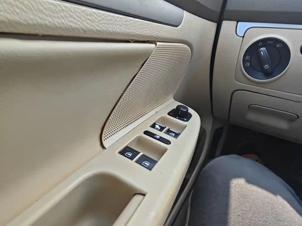 VOLKSWAGEN SAGITAR 2009