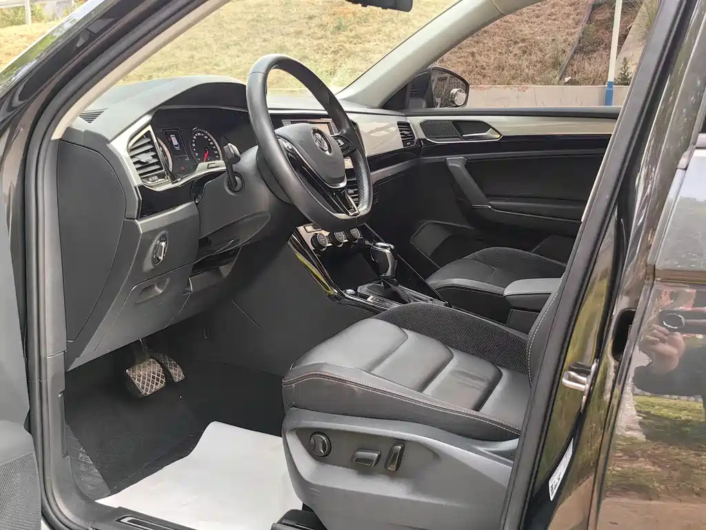 VOLKSWAGEN TAYRON 2020