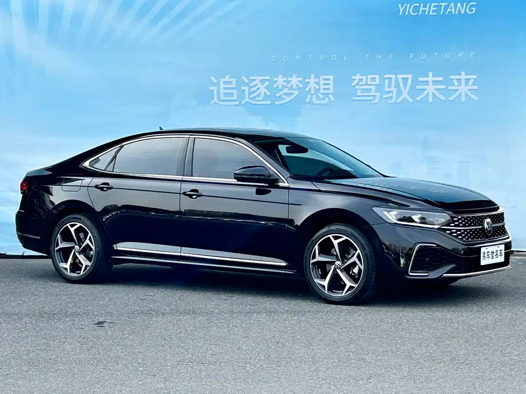 VOLKSWAGEN PASSAT 2023