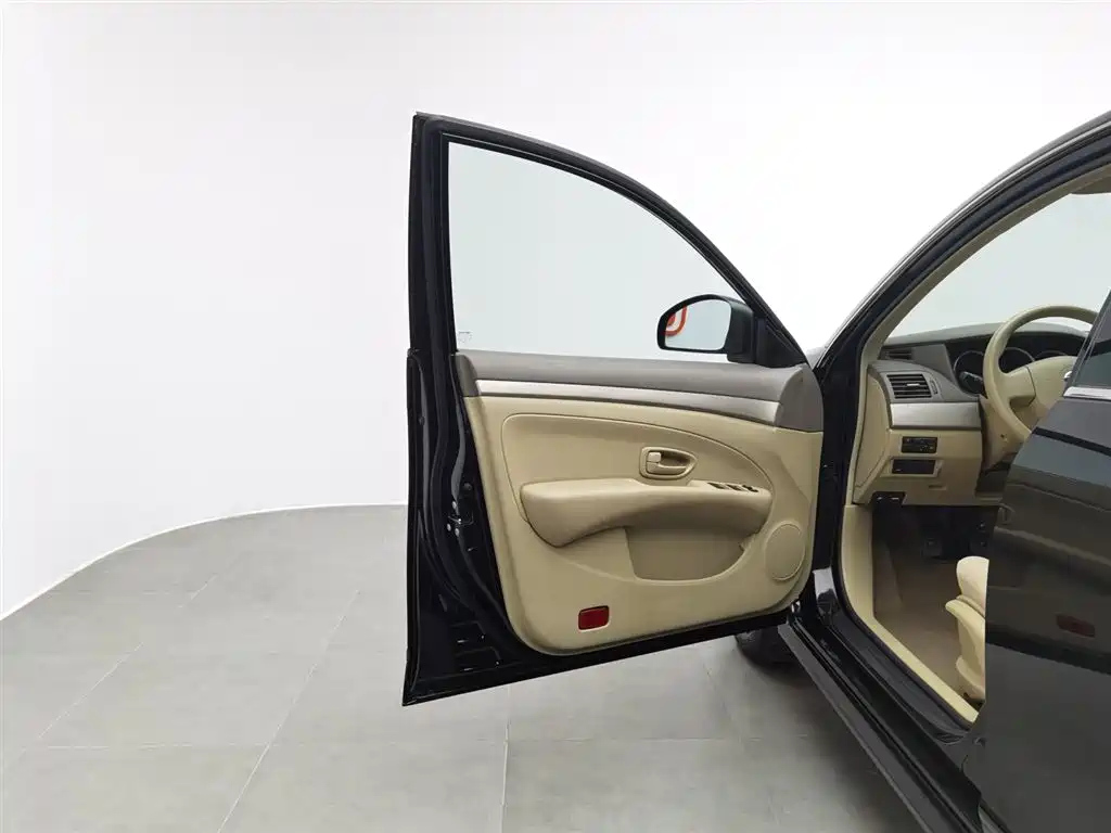 NISSAN SYLPHY 2018