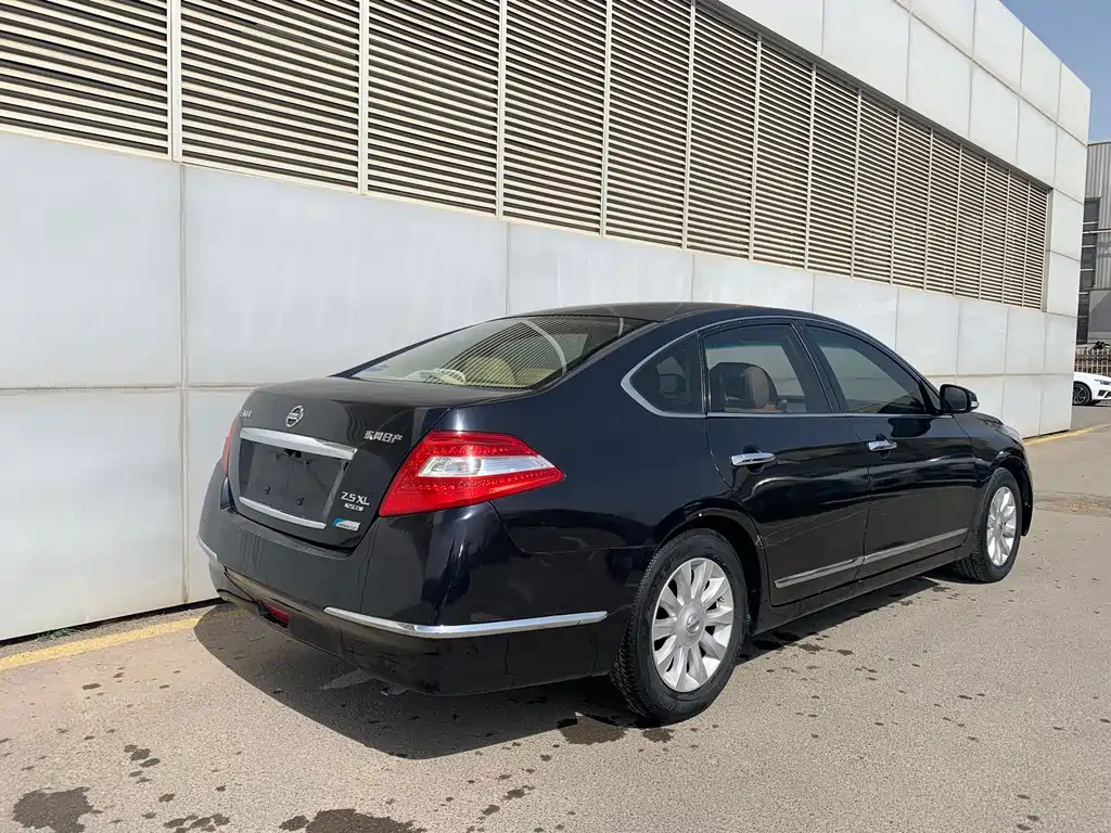 NISSAN TEANA 2010