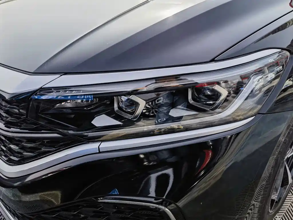 VOLKSWAGEN PASSAT 2023