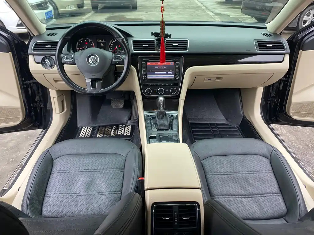 VOLKSWAGEN PASSAT 2015