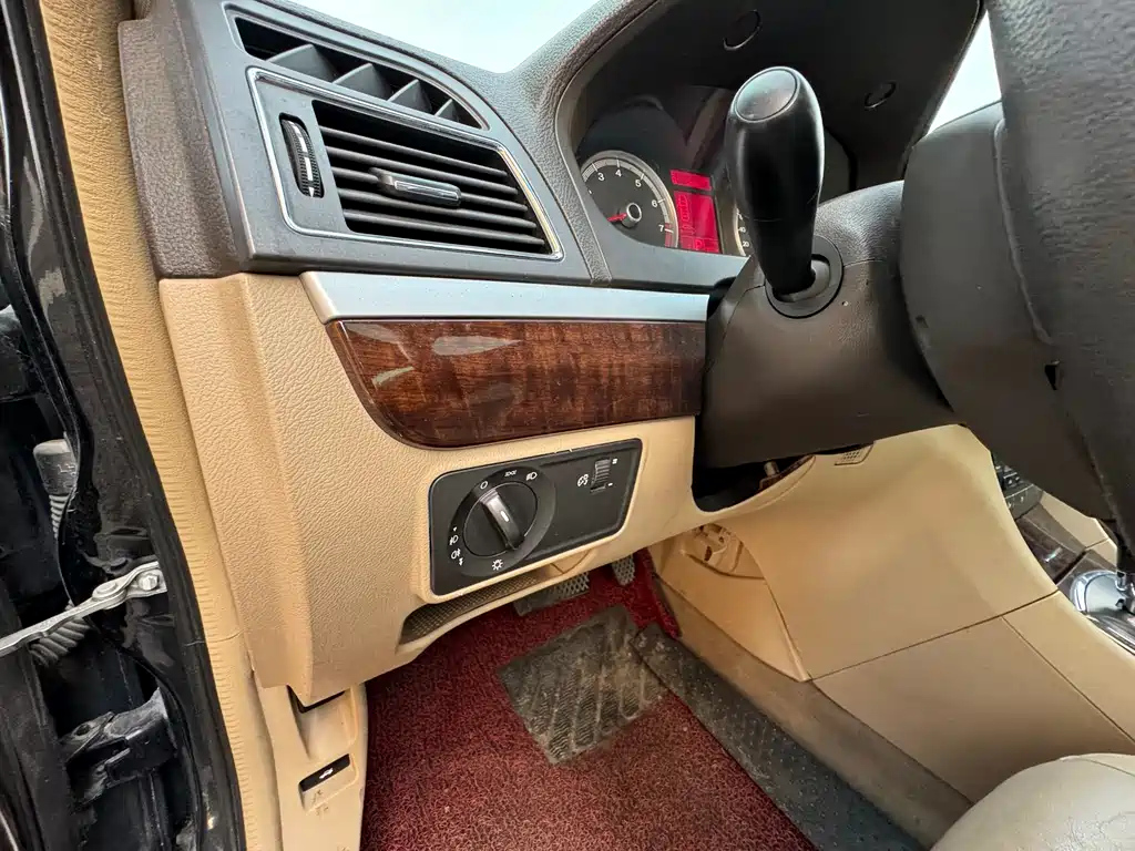 ROEWE 750 2012