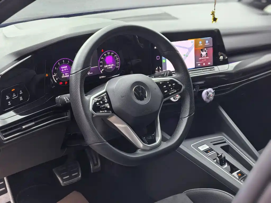 VOLKSWAGEN GOLF 2022