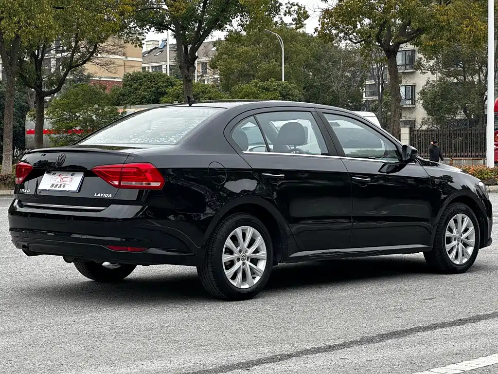VOLKSWAGEN LAVIDA 2016