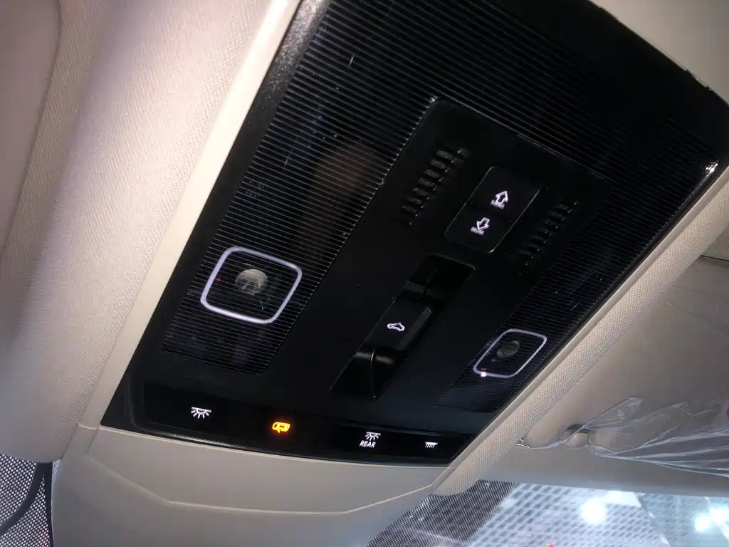 VOLKSWAGEN PASSAT 2023