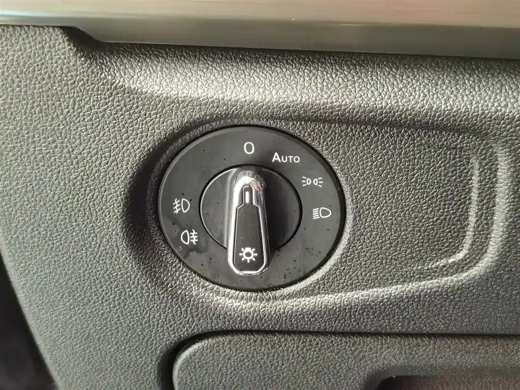VOLKSWAGEN PASSAT 2020