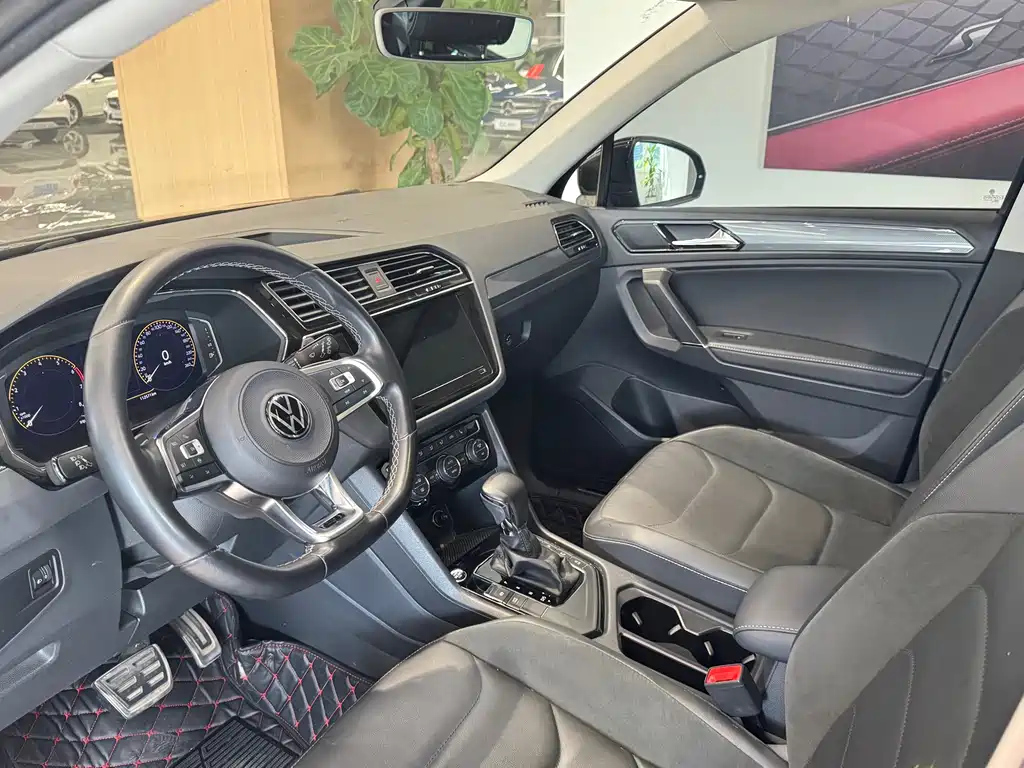 VOLKSWAGEN TIGUAN L 2021
