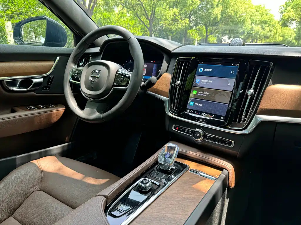 VOLVO S90 2022