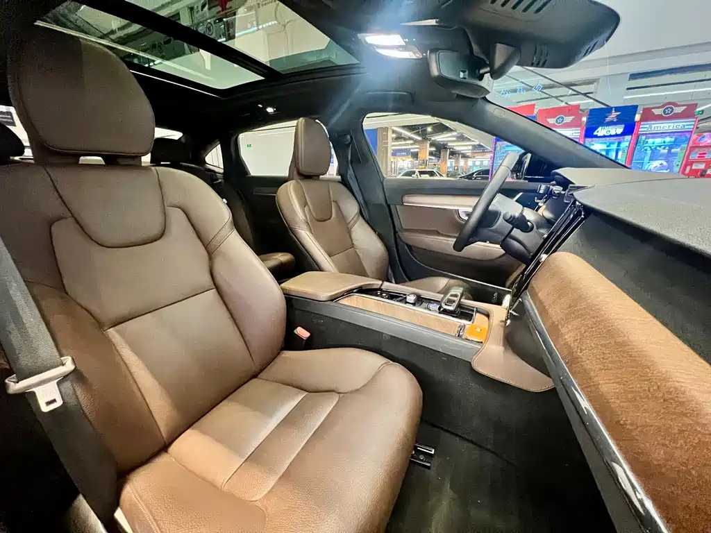 VOLVO S90 2022