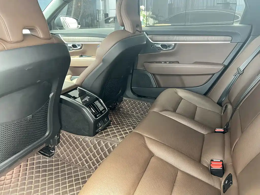 VOLVO S90 2021