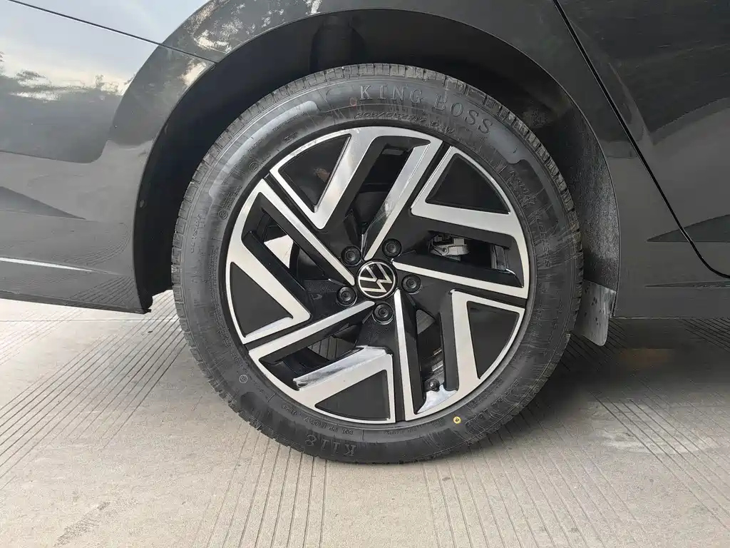 VOLKSWAGEN SAGITAR 2023
