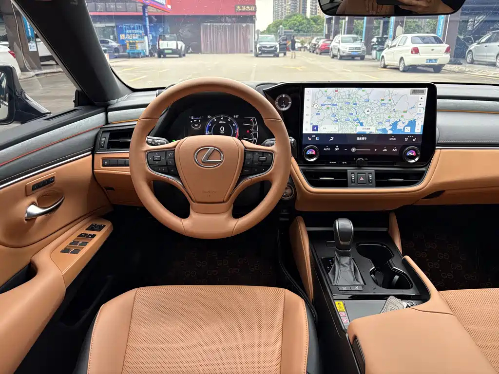 LEXUS ES 2025