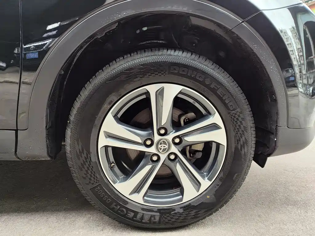 TOYOTA RAV4 RONGFANG 2015