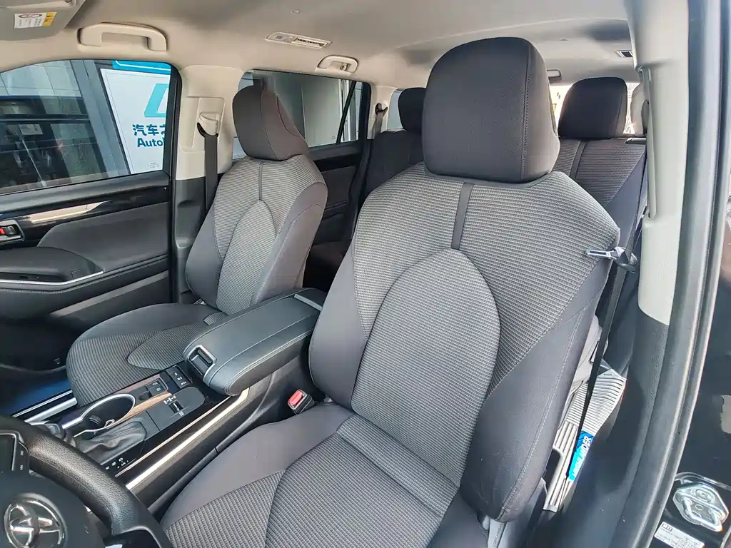 TOYOTA HIGHLANDER 2023