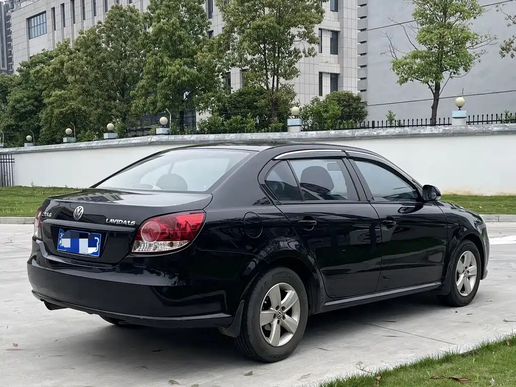 VOLKSWAGEN LAVIDA 2014