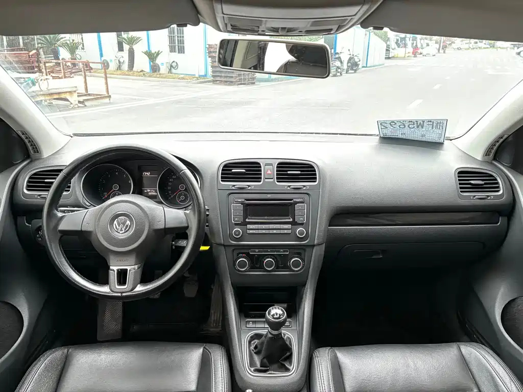 VOLKSWAGEN GOLF 2012