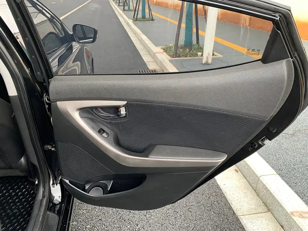 HYUNDAI ELANTRA 2013