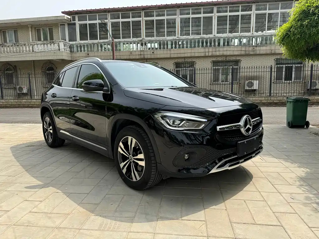 MERCEDES BENZ GLA 2023