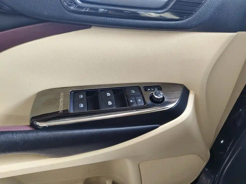 TOYOTA HIGHLANDER 2017