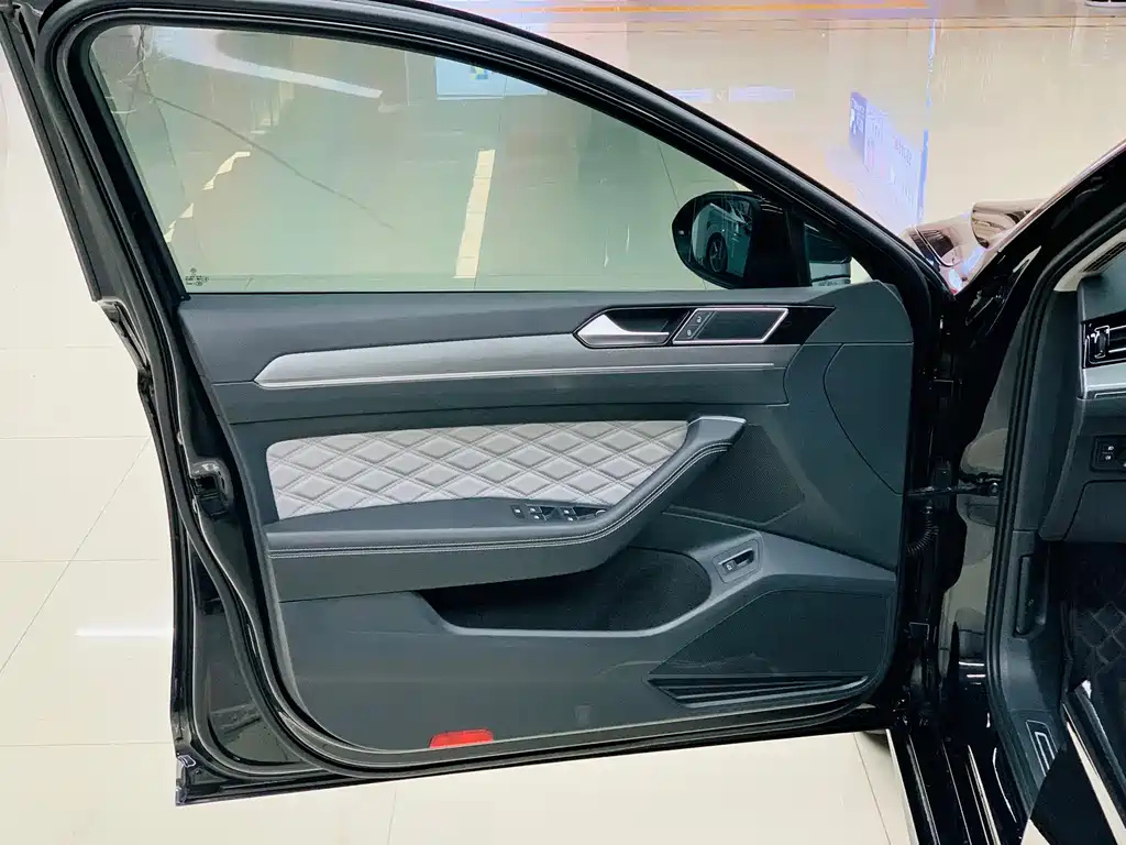 VOLKSWAGEN MAGOTAN 2023