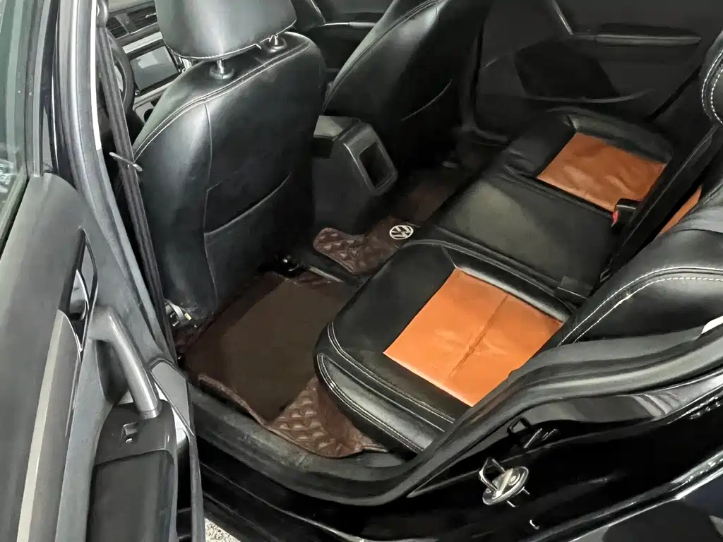 VOLKSWAGEN LAVIDA 2014
