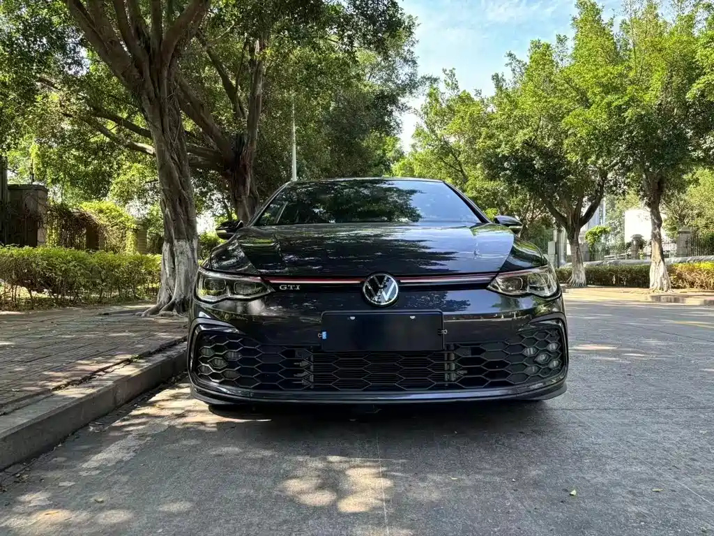 VOLKSWAGEN GOLF 2023