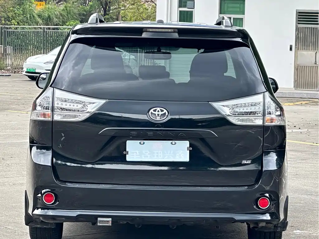 TOYOTA SIENNA 2016