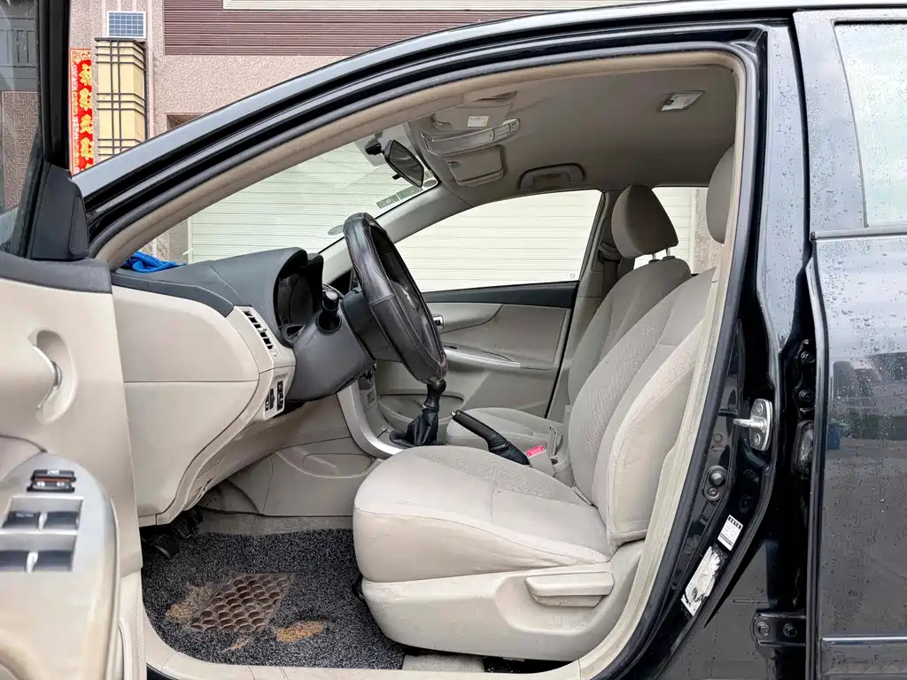 TOYOTA COROLLA 2013