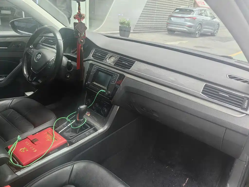 VOLKSWAGEN PASSAT 2016