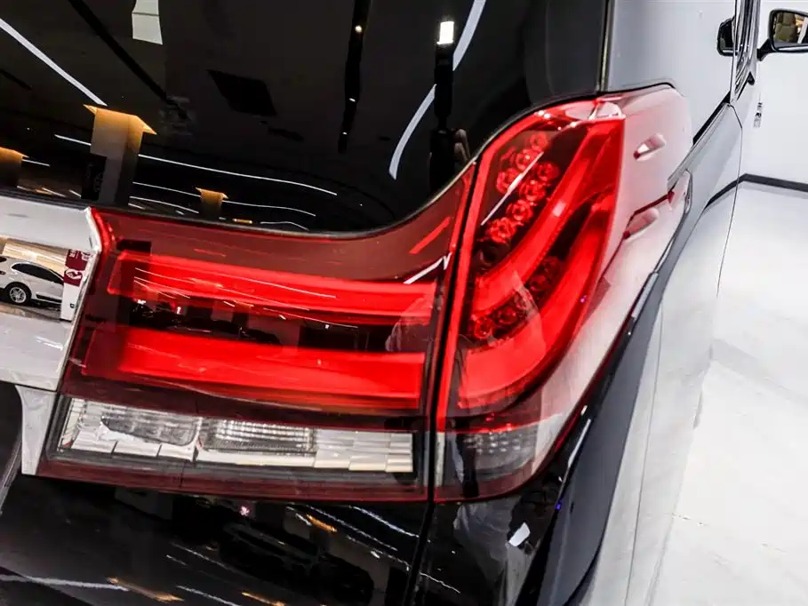 TOYOTA ALPHARD 2015
