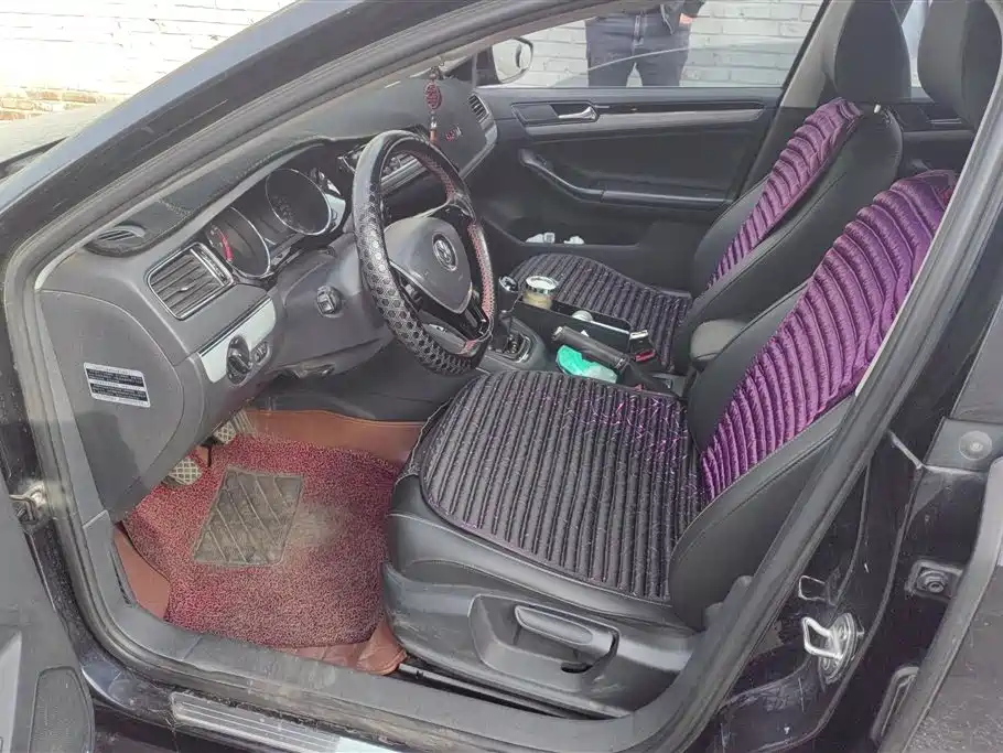 VOLKSWAGEN SAGITAR 2015