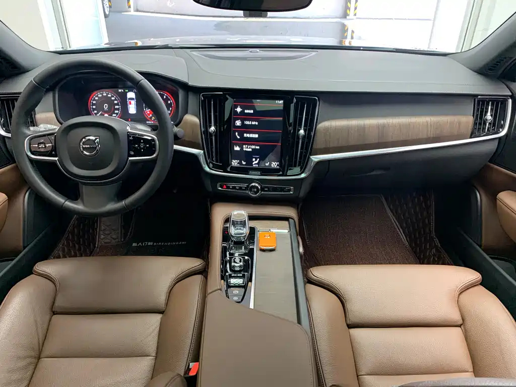 VOLVO S90 2021