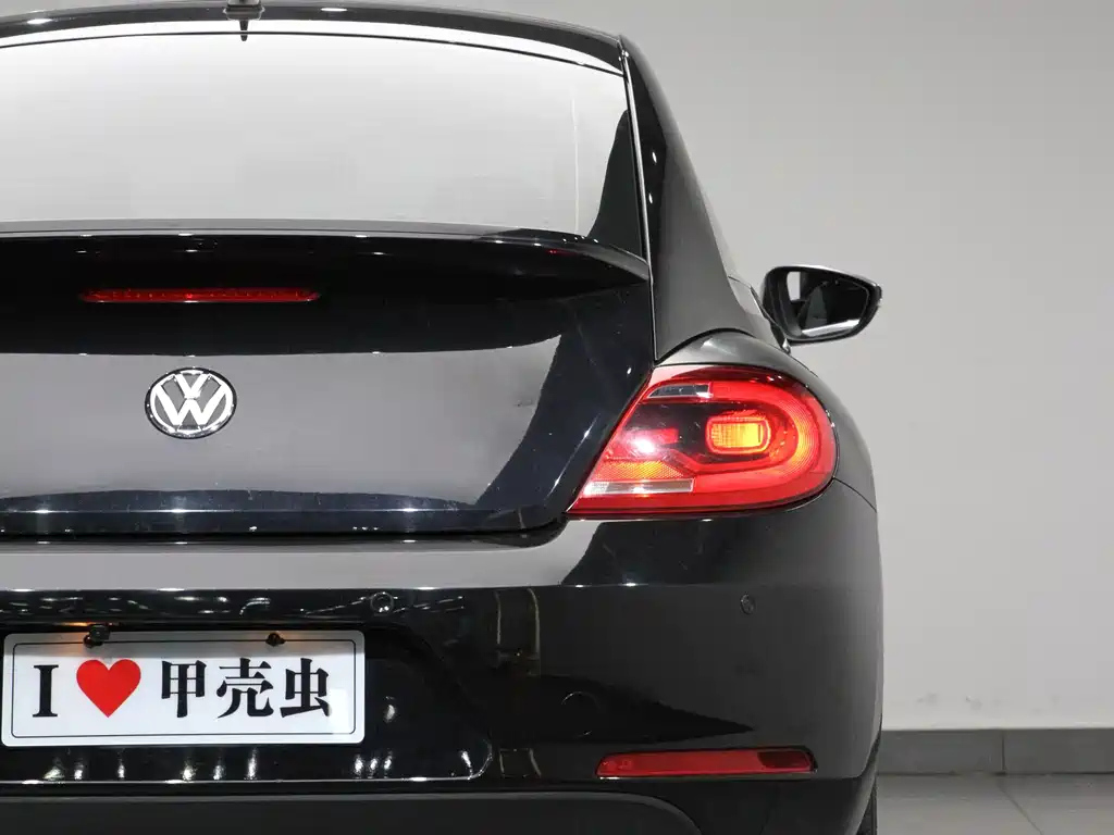 VOLKSWAGEN BEETLE 2014