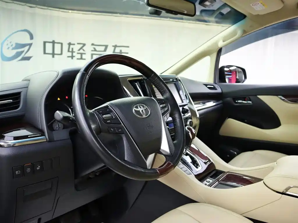 TOYOTA ALPHARD 2017