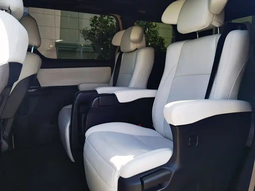 TOYOTA ALPHARD 2012