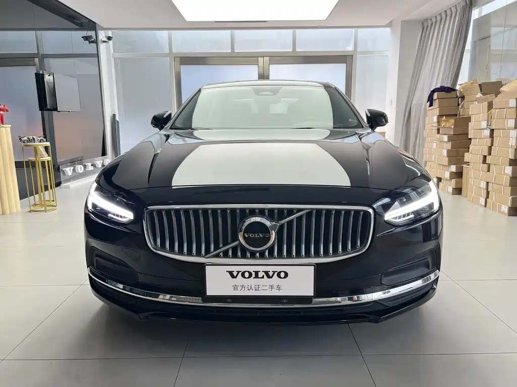 VOLVO S90 2023