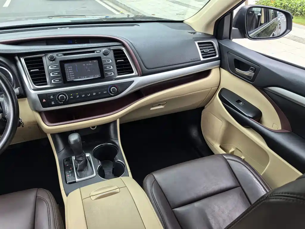 TOYOTA HIGHLANDER 2015