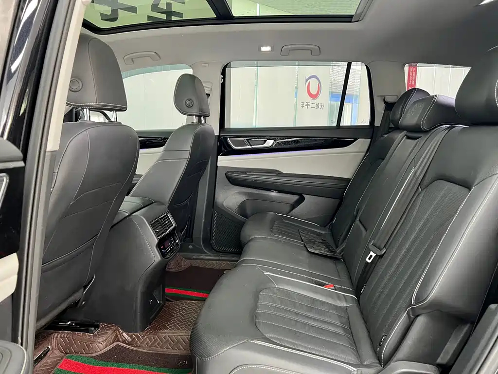 VOLKSWAGEN TOURAN 2022