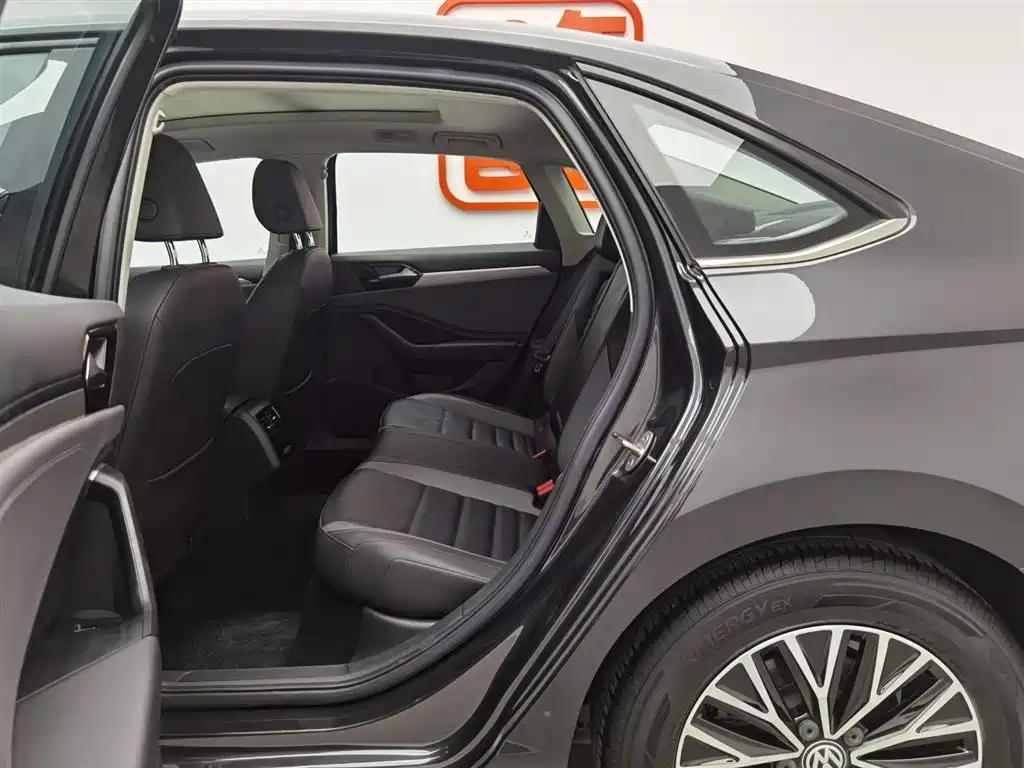 VOLKSWAGEN SAGITAR 2021