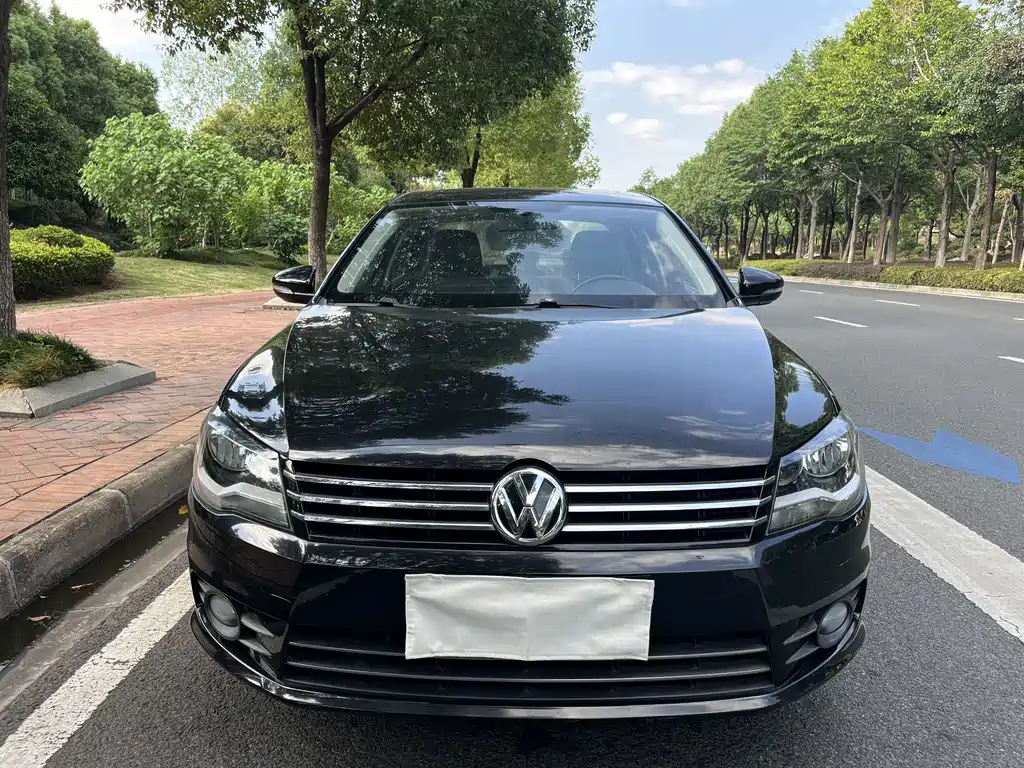 VOLKSWAGEN BORA 2013