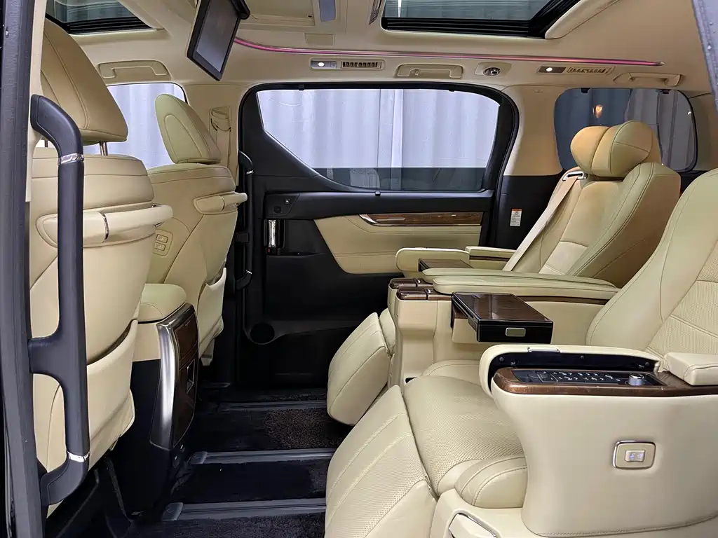 TOYOTA ALPHARD 2018
