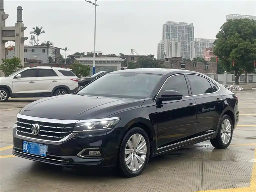 VOLKSWAGEN PASSAT 2020